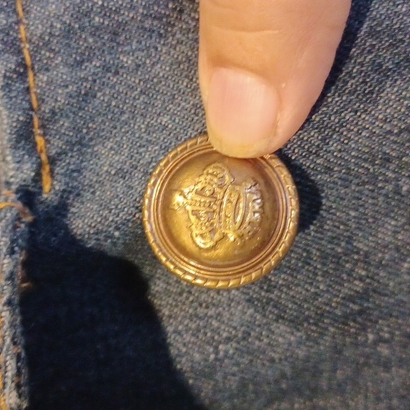 Women’s Button Front Distressed Denim Blue jean Coat fits like large, 22" ptp - Picture 6 of 7